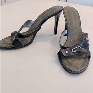 Nine West blk Leather heels w/ metal detailing $5!